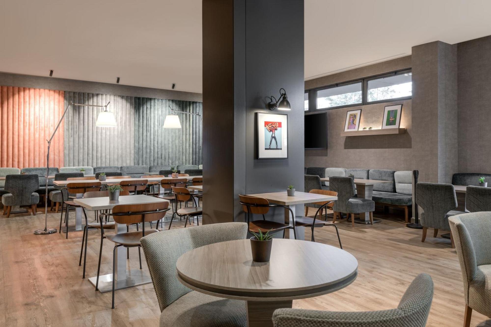 Ac By Marriott Madrid Airport