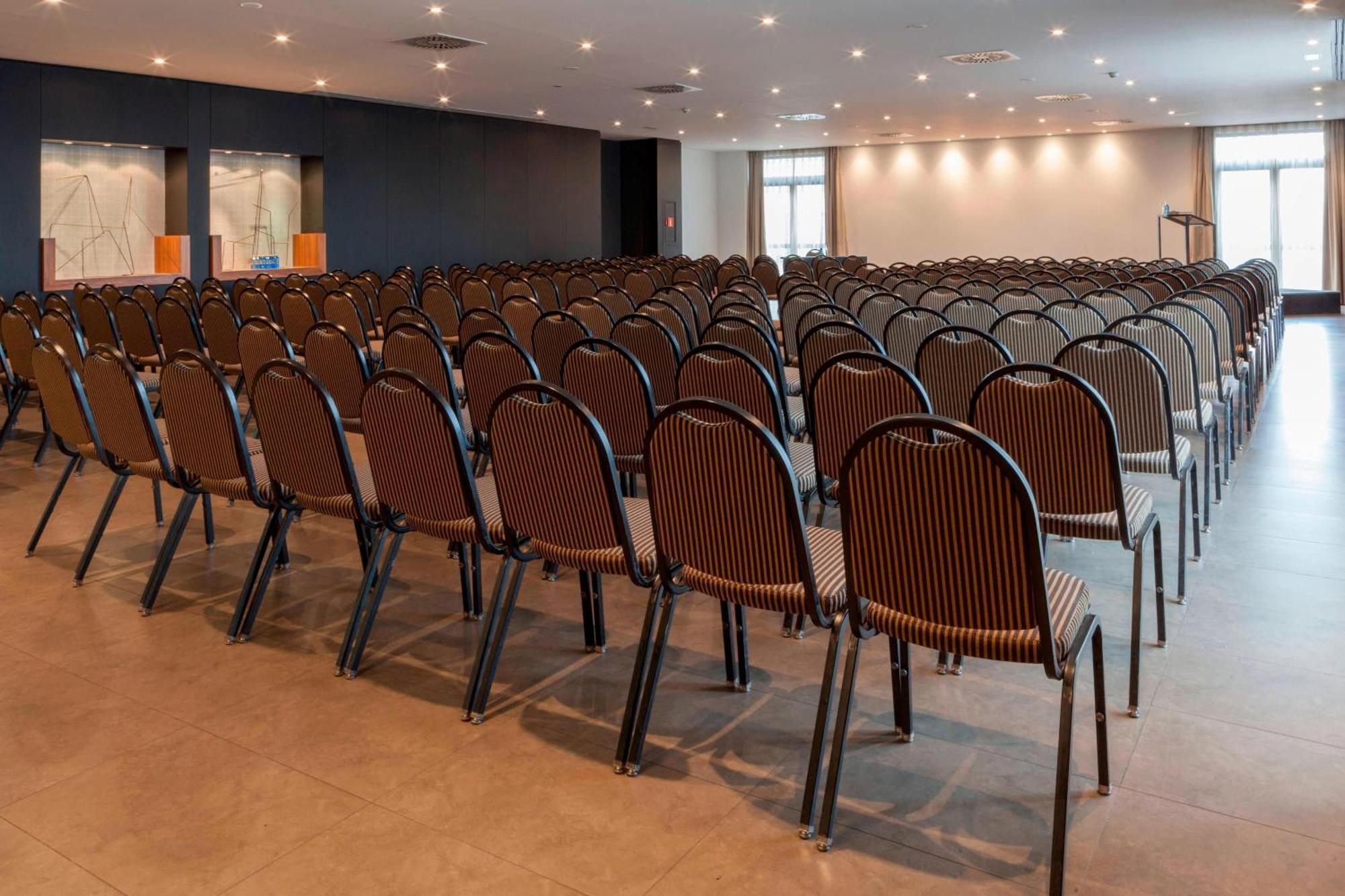 Ac By Marriott Madrid Airport 4*